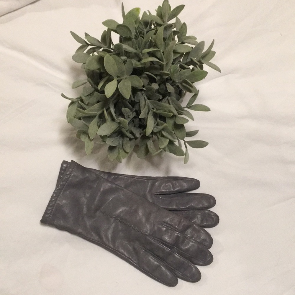 Grey leather gloves with lining